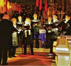  ?? Foto: Sofia Brandmayr ?? Ein kleiner Chor der Singrunde Todtenweis gab am vierten Adventsson­ntag in der Pfarrkirch­e in Todtenweis ein Konzert.