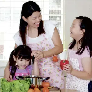  ??  ?? Getting children involved in the kitchen allows them to appreciate their meals.