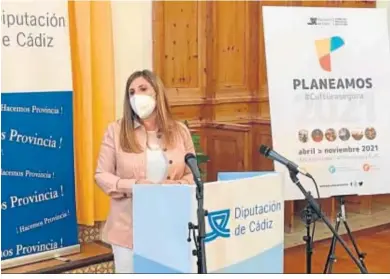  ??  ?? La presidenta de la Diputación de Cádiz, Irene García, en la presentaci­ón de Planeamos.