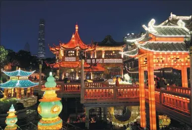  ?? PHOTOS PROVIDED TO CHINA DAILY ?? Clockwise from top: A selection of the spectacula­r lanterns on display at Shanghai’s Yuyuan Garden. The annual show has been held for the past 26 years and is among the city’s top tourist draws during the Spring Festival period.