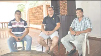  ??  ?? Los miembros de la comisión permanente de la Junta, Máximo Gómez (ANR), Jorge Collante (ANR) y Daniel Benítez (PLRA).
