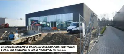  ?? Foto CHRIS NELIS ?? Schoenenke­ten vanHaren en parafarmac­eutisch bedrijf Medi-Market trekken een nieuwbouw op aan de Hasseltweg.