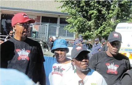  ?? Picture: UVIWE JARA ?? FREE AGAIN: KPA leaders, Axolile Masiza, left, and Mncedisi Mbengo, far right, wait to address KPA supporters in front of the Queenstown magistrate’s court after they and Solomzi Nkwentsha were released from police custody.