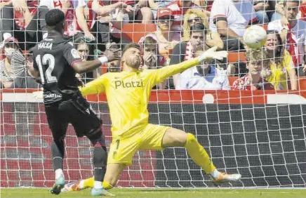  ?? //EFE ?? Maximiano ya sabe lo que es jugar en LaLiga Santander, después de su paso por el Granada