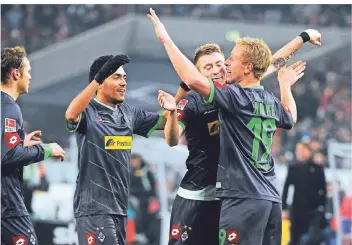  ?? FOTO: JAN-PHILIPP STROBEL DPA ?? Am 29. Januar 2012 gewann Borussia mit 3:0 beim VfB Stuttgart, nur neun Tage nach einem 3:1-Erfolg gegen den FC Bayern. Anschließe­nd wurde aus den Fohlen „Borussia Barcelona“.