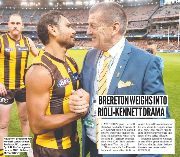  ?? Picture: Michael Klein ?? Hawthorn president Jeff Kennett congratula­tes Territory AFL superstar Cyril Rioli after a game back in 2018.