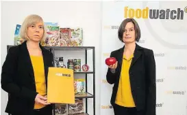  ??  ?? Die Lebensmitt­el-Aktivistin­nen Porstner und Lisa Kernegger