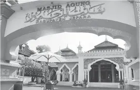  ??  ?? MASJID BESAR: Masjid Agung Jepara.