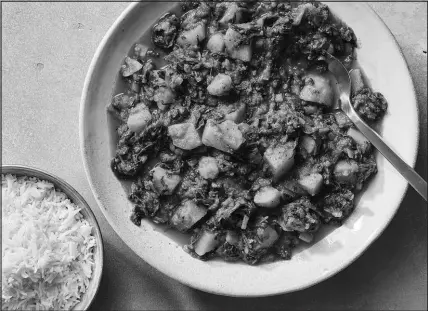  ?? ?? Aloo palak, a spicy spinach and potatoes dish, is served with basmati rice. Potatoes cut into small cubes soak up more of the spicy greens and cook more quickly.