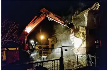  ??  ?? À l’heure où les trains ne circulent pas… (photo mairie de Ménerville)