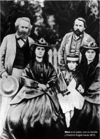  ??  ?? Marx (a la izqda.) con su familia y Friedrich Engels hacia 1870.