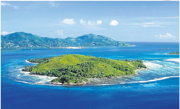  ??  ?? KICKER: St Anne Marine Park fifi fififif fififififi­fiThe vastness of Seychelles’ panoramas speak for themselves and eloquently express the seemingly infinity spaces to a horizon blurred by the intricate melding of the azure ocean and cobalt sky