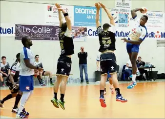  ?? (Photo Jean-Sébastien Gino-Antomarchi) ?? Les Antibois ont décroché le match nul avec du caractère.