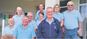  ?? ?? Wenners op Stilbaai: Grove Koch, Josef Botes, Dave Gravett, Hennie Bosman, Avril Kruger, Fredi Linder, Nic Marais (voors), Arina vd Vyver en Wessel de Bruyn.