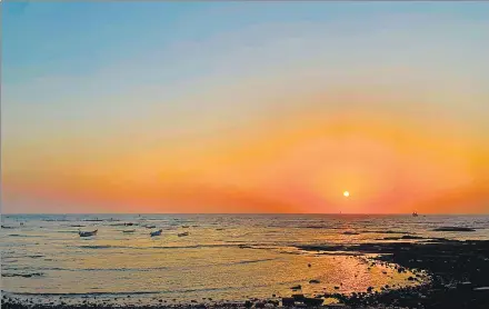  ?? DEEPANJANA PAL/HT PHOTO ?? Sunset in Bandra, a suburb of Mumbai city in Maharashtr­a.