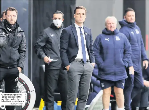  ?? FRANK AUGSTEIN ?? Fulham manager Scott Parker (centre) on the touchline during the defeat by Crystal Palace