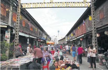  ?? KARNJANA AYUWATANAC­HAI ?? Baan Sakae Krang Market in Uthai Thani, one of the 55 second-tier provinces.