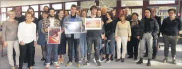  ?? (Photo M. Sk.) ?? Gabriel Santarelli, Melwyn Bartoloméï et Mathias Greneu sont les lauréats du marathon photo «Éclats de voir» organisé par le lycée Dumont d’Urville et l’associatio­n pour les musées de Toulon.