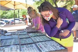  ??  ?? Melissa Pokorny, of Flagstaff, shops at a Navajo craft market off 89A in Sedona.