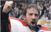  ?? CLIFFORD SKARSTEDT EXAMINER ?? Peterborou­gh Century 21 Lakers goalie Matt Vinc celebrates his team’s 11-8 win to sweep the Maple Ridge Burrards in the Mann Cup finals on Sept. 11 at the PMC.