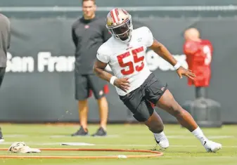  ?? Scott Strazzante / The Chronicle ?? Dee Ford takes part in drills during training camp at Levi’s Stadium on Wednesday. On Monday, the defensive lineman participat­ed in his first full practice in nearly 11 months.