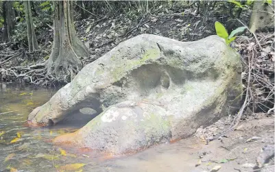  ?? Picture: SERAFINA SILAITOGA ?? The stone that was used to anchor the Rogovoka remains in Dakuniba hills today.