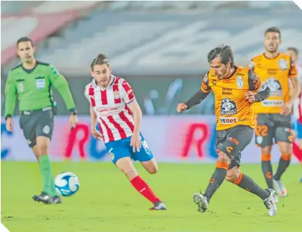  ?? / FOTO: ULISES NARANJO / MEXSPORT ?? En su visita al estadio Hidalgo, en la Jornada 7, el Guadalajar­a cosechó un punto.