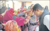  ?? MANOJ DHAKA/HT ?? Former MP and JJP candidate Dushyant Chautala taking blessings of voters during campaignin­g.