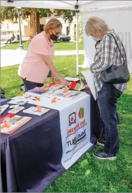  ?? Shelly Thorene / Union Democrat ?? Highway 108 Firewise Coordinato­r Karen Caldwell, of Sonora (above, left) helps Pam Landolina, of Merrill Spring pick up informatio­n for herself and her neighbors at the Firewise USA booth at Courthouse Square in downtown Sonora on Tuesday.