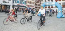  ?? FOTO: STADT BIBERACH ?? Die Bürgerstif­tung unterstütz­t die Aktion „Stadtradel­n“mit Preisen für die teilnehmen­den Schulen.