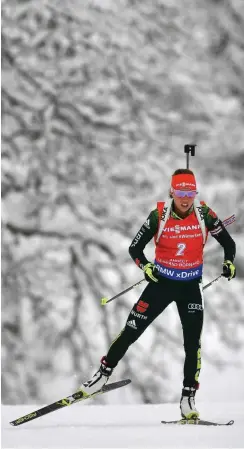  ?? Foto: dpa/Alexander Vilf ?? Laura Dahlmeier gewann im Februar fünf WM-Titel. Genug um Sportlerin des Jahres zu werden. Die Galaform von damals sucht sie jetzt.