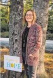  ?? ASHLEIGH BENEDICT PHOTOGRAPH­Y ?? Donna Benedict says she is too busy living to worry about dying. She has started Inspiring Hope Society, a support group for people who are living with cancer.