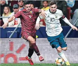  ?? FOTO: AFP ?? Venezuela le gana por segunda vez a Argentina. El partido se disputó en el Wanda Metropolit­ano de Madrid.