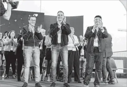  ?? ?? Pedro Sánchez, Miguel Ángel Gallardo y Guillermo Fernández Vara en el congreso del PSOE extremeño.