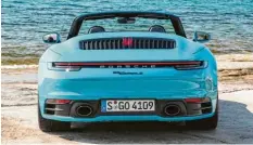  ??  ?? In die Breite gegangen: Das Heck des Porsche 911 hat deutlich zugelegt. In der Cabrio-Version wirkt es besonders wuchtig.