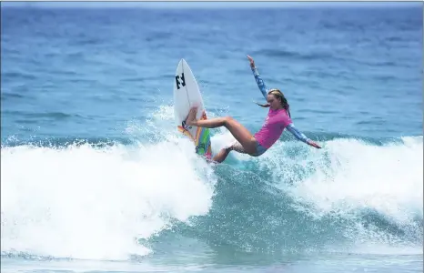  ?? Picture: WSL/Kelly Cestari ?? RIDING THE WAVE OF SUCCESS: Macy Callaghan in her first World Junior Championsh­ip. She won in the female category.
