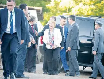  ??  ?? LA MANDATARIA realizó su visita en el marco de su gira de despedida por Chile.