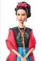  ??  ?? La Barbie con le fattezze della pittrice Frida Kahlo