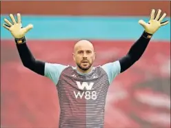  ??  ?? Pepe Reina, durante un entrenamie­nto de esta temporada