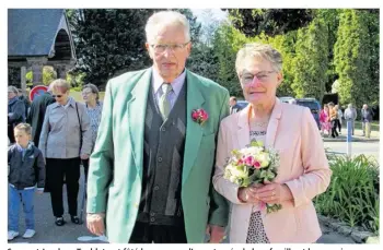  ??  ?? Serge et Jocelyne Toublet ont fêté leurs noces d’or entourés de leur famille et leurs amis