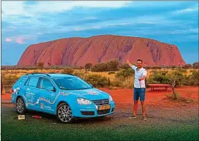  ??  ?? Au volant de son « Blue Bandit », Wiebe Wakker a parcouru 95000 km.