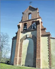  ??  ?? Façade de l’église de Canens (1452)