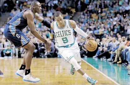  ??  ?? RAJON RONDO, de Boston, regresó a juego en enero tras casi un año sin ver acción por una lesión de rodilla.