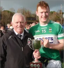  ??  ?? East Kerry Board chairman Johnny Brosnan presenting the Fr Galvin Cup to Listry captain Gary O’Sullivan