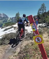  ?? Foto Mitja Felc ?? Dodatek na seznamu doživetij: kolesarjen­je po snegu