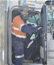  ?? Picture: Lachlan Berlin ?? SUPPORT FLOWS: Roma Transport Services’ Dicko delivers water to farmers who need it most.