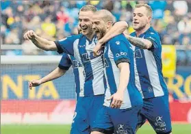  ?? FOTO: EFE ?? Fiesta alavesista Los jugadores del Alavés celebran el gol de Rodrugo Ely