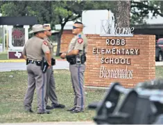  ?? ?? Texas state troopers outside Robb Elementary School in Uvalde after the shooting
