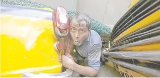  ?? Photo: Reuters ?? A man is seen trapped amid the debris of an under-constructi­on flyover after it collapsed inKolkata.