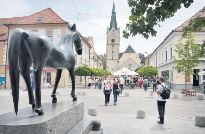  ?? ?? Slovenj Gradec ima prijetno staro mestno jedro, kjer lahko posedimo v kateri od kavarn in popijemo kavo, ki jo je pil na Koroškem rojeni slavni skladatelj Hugo Wolf.